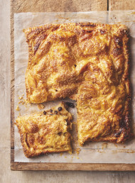 Delectable Apple Pie Tray Bake 