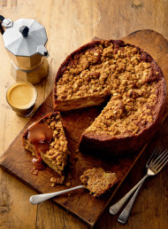 Spiced Apple and Oaty Crumble Cake 