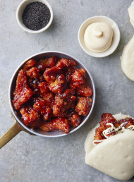 Sticky Chicken Bao Buns 