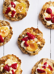 Baklava Tarts with Strawberries and Apricots 