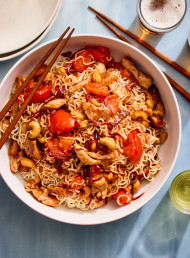 Char Siu Chicken Noodles, Tomatoes and Cashew Nuts 
