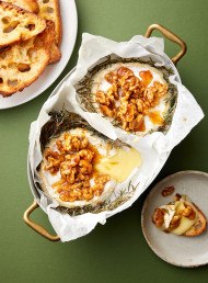 Baked Brie with Caramelised Honey Walnuts
