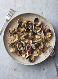 Sake, Ginger and Soy Steamed Clams 