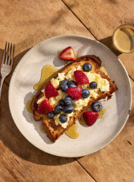 TOASTED PANETTONE WITH RICOTTA, SUMMER BERRIES AND HONEY SYRUP 