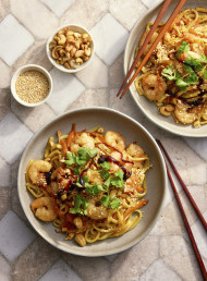 Soy-butter Garlic Noodles with Prawns 