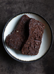 Marsala Almond Chocolate Slice