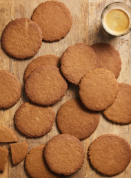 The Perfect Crisp and Deeply Gingery, Gingernut Biscuit