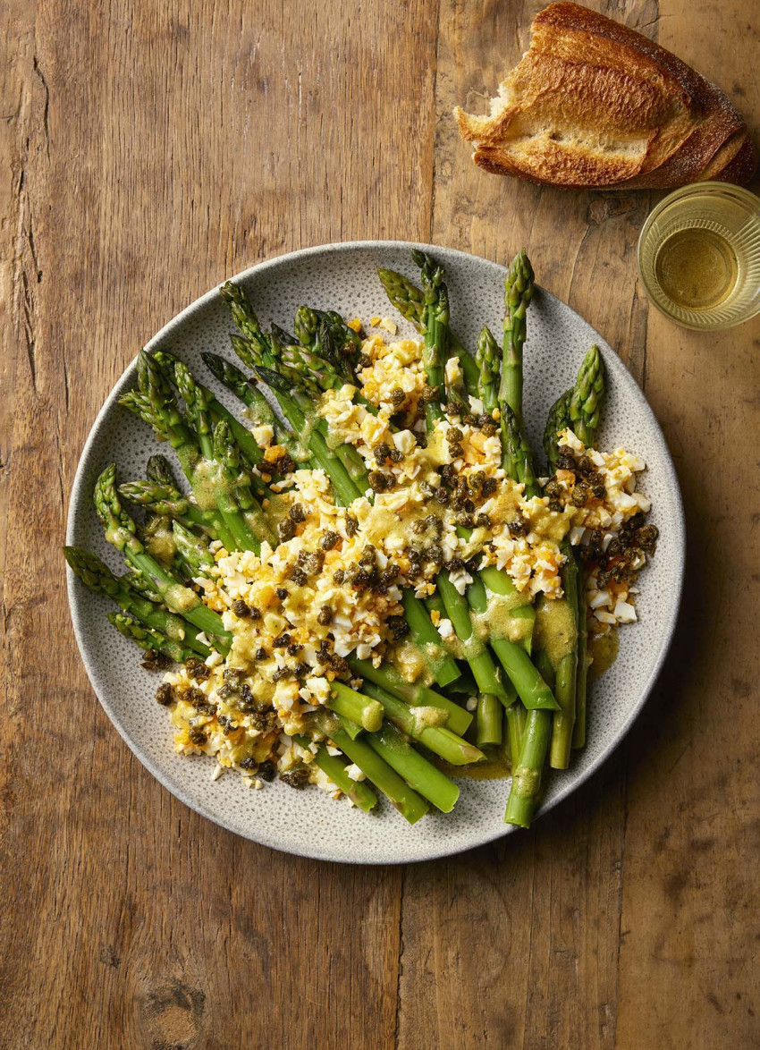 Plate with Asparagus with Gribiche Dressing and Crispy Capers