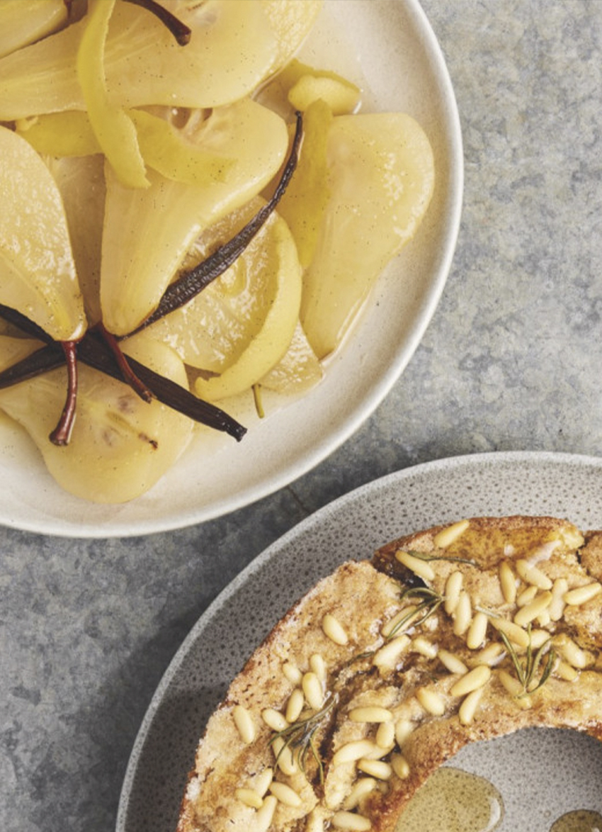 Spiced Vanilla and White Wine-poached Pears
