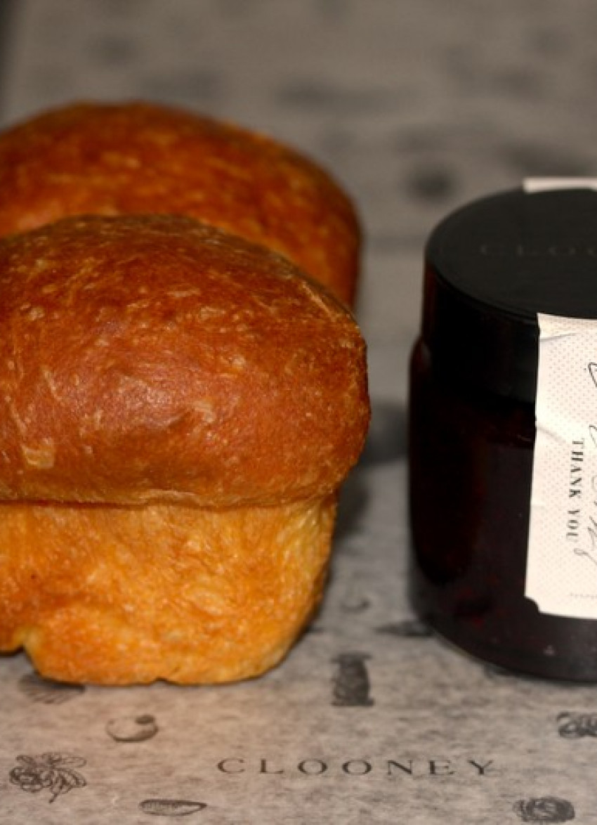 Clooney Introduces Breakfast in Bed