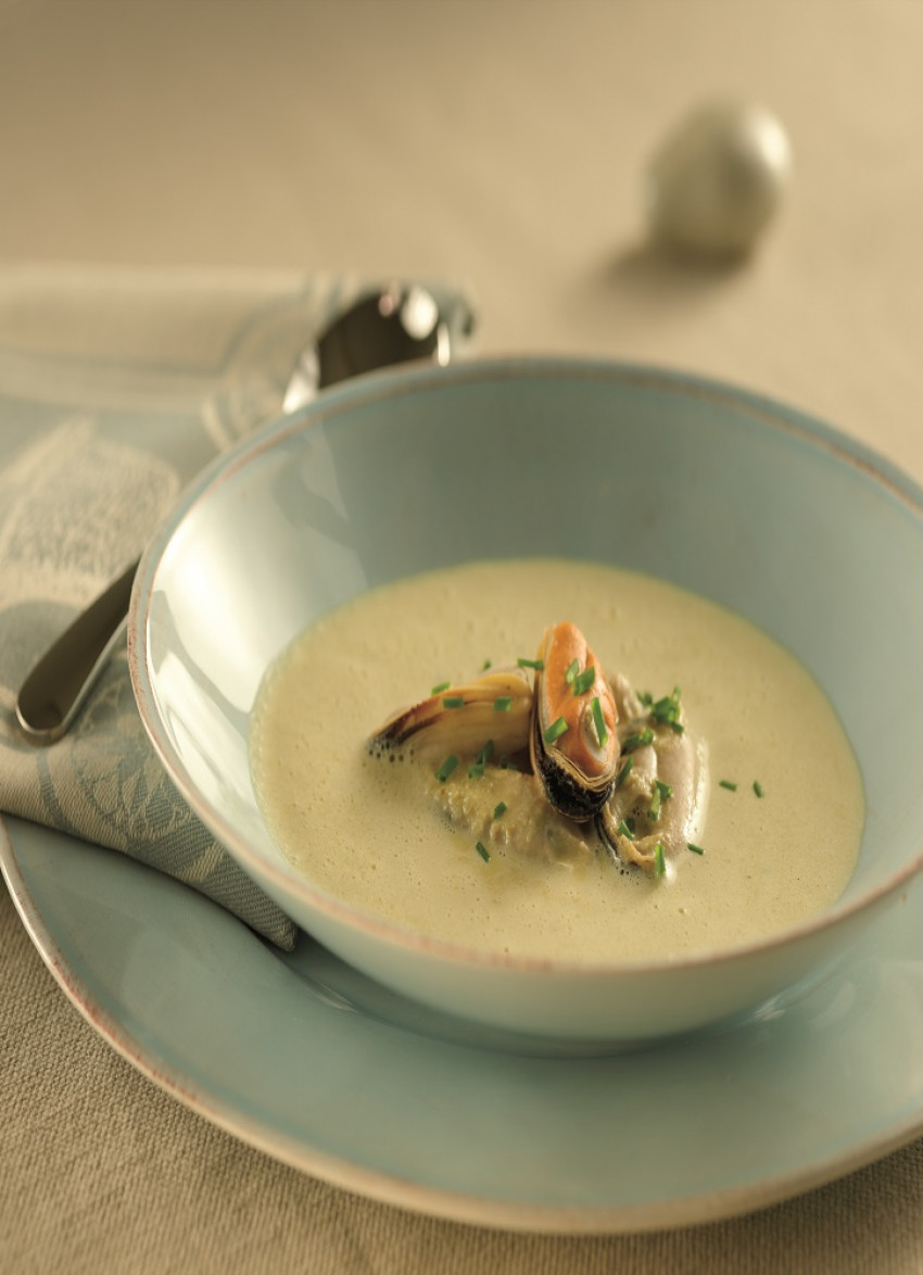 Mussel, Riesling and Curry Broth